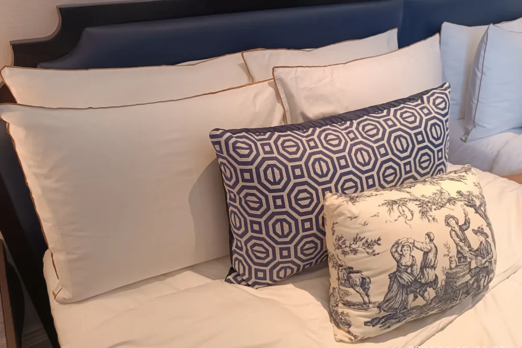 Furnished short-term rental bedroom — the guest-ready standard Airbnb pest programs protect in Polk County FL
